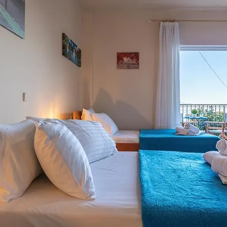 Makarounis Thea Konukevi