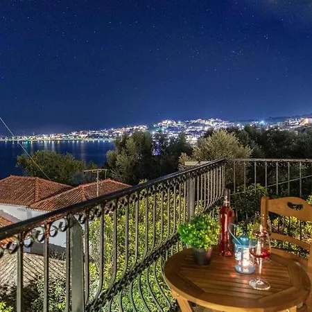 Makarounis Thea Konukevi