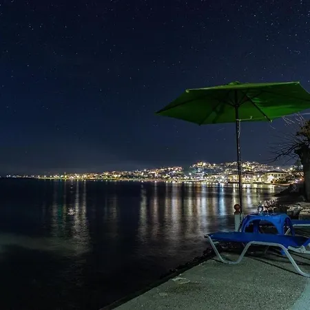 Makarounis Thea Konukevi