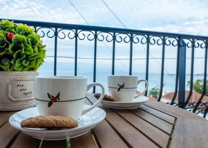 בית הארחה Makarounis Thea 3*