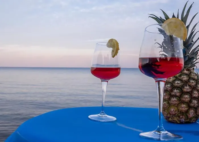 בית הארחה Makarounis Thea 3*