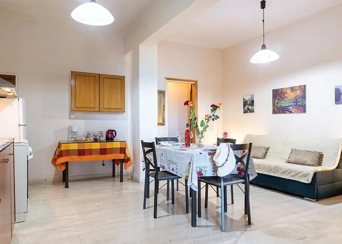 Makarounis Thea Guest house 3*